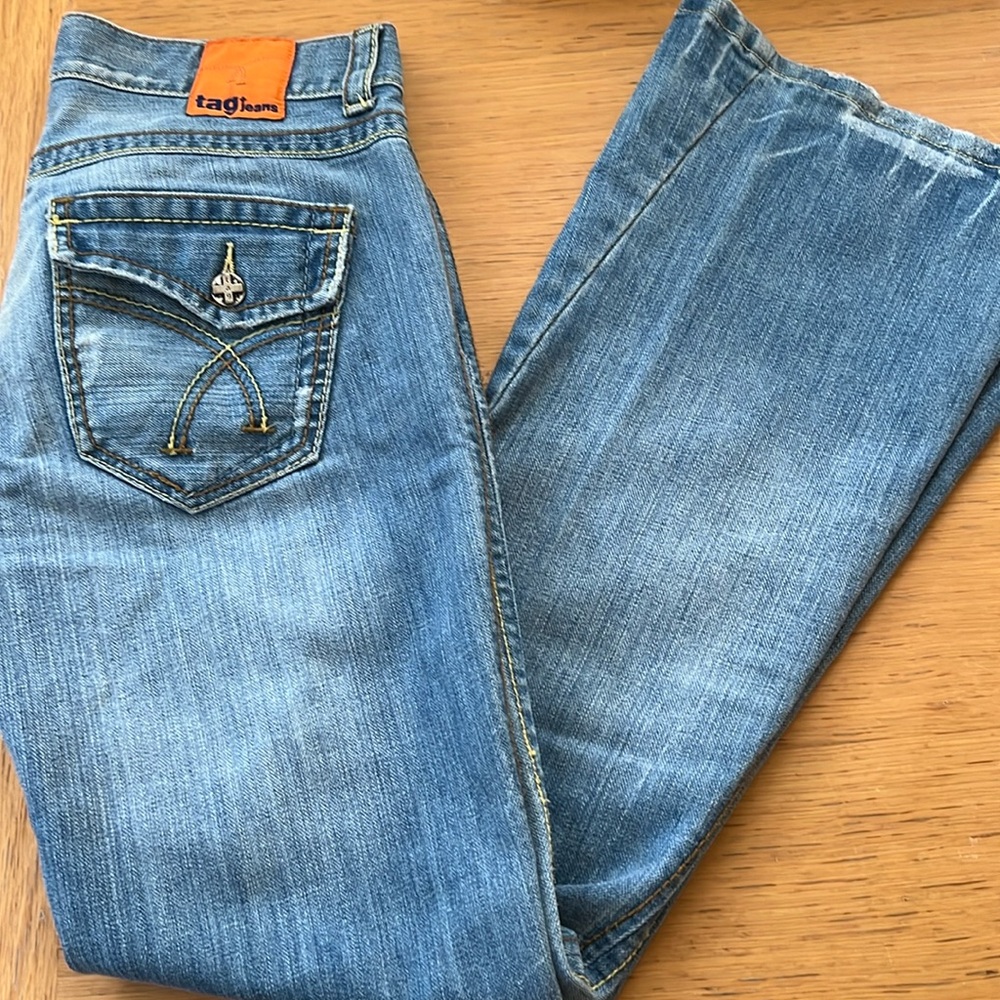 tag jeans.  Flair.   4️⃣